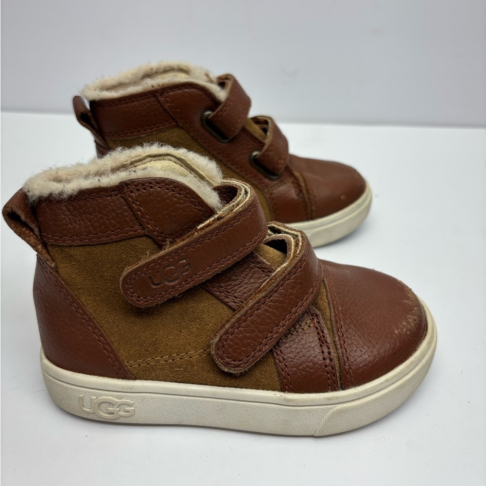 Ugg Brown Kids Leather Velcro Sneakers, SZ 7 baby boy, box 33